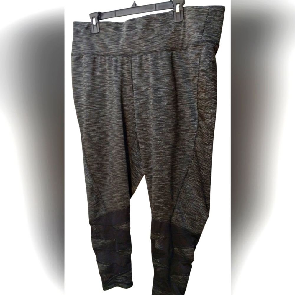 Plus Size Livi Active Leggings Capris